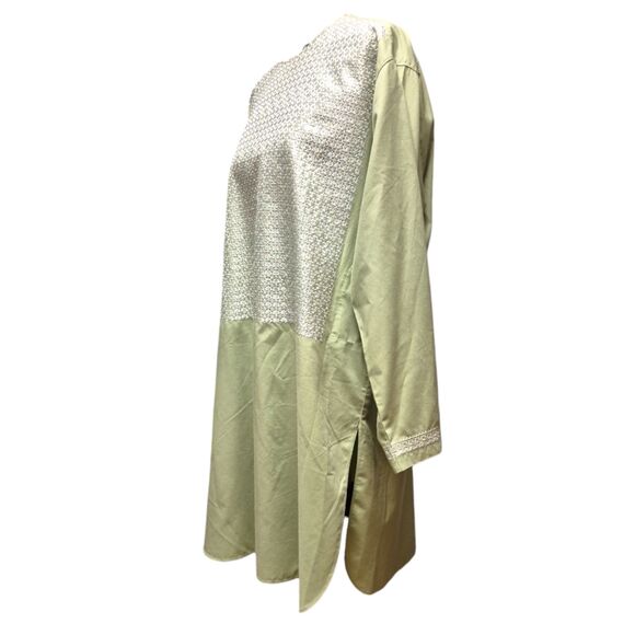 Embroidered Tunic Top with Shoulder Buttons and Side Slits - Picture 3 of 6